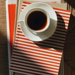 Notizheft gestreift, mit linierten Seiten in Vintage Look, mit softem Cover.