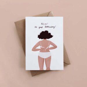 Entspanne dich, es ist dein Geburtstag! Witzige Faltkarte A6 für humorvolle Geburtstagswünsche.