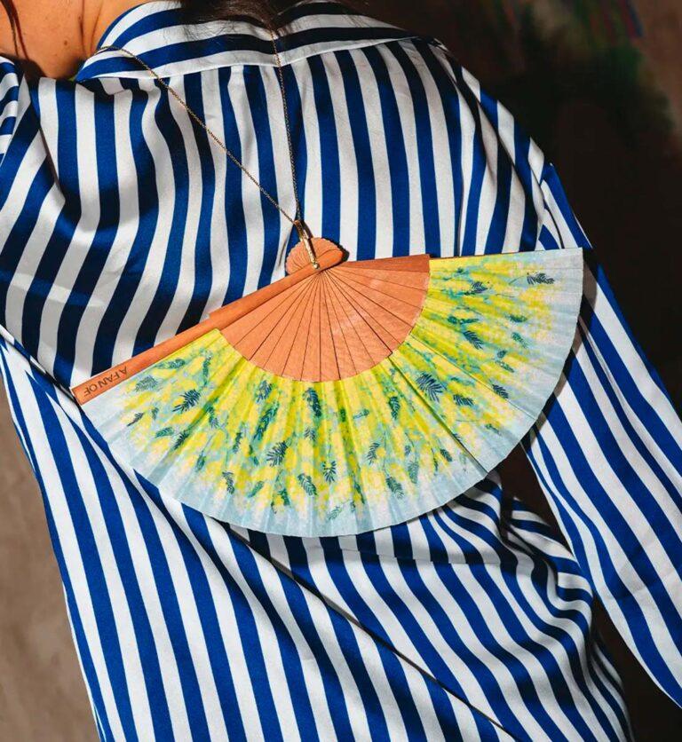 Ihre Blüten sind leuchtende Sonnenstrahlen, die die warmen Wintertage ehren, wenn die Kälte noch intensiv ist. Diese Blume steht für Freundschaft, Tapferkeit und Mut, angeborene Qualitäten von Frauen und die Magie des Weitergebens.